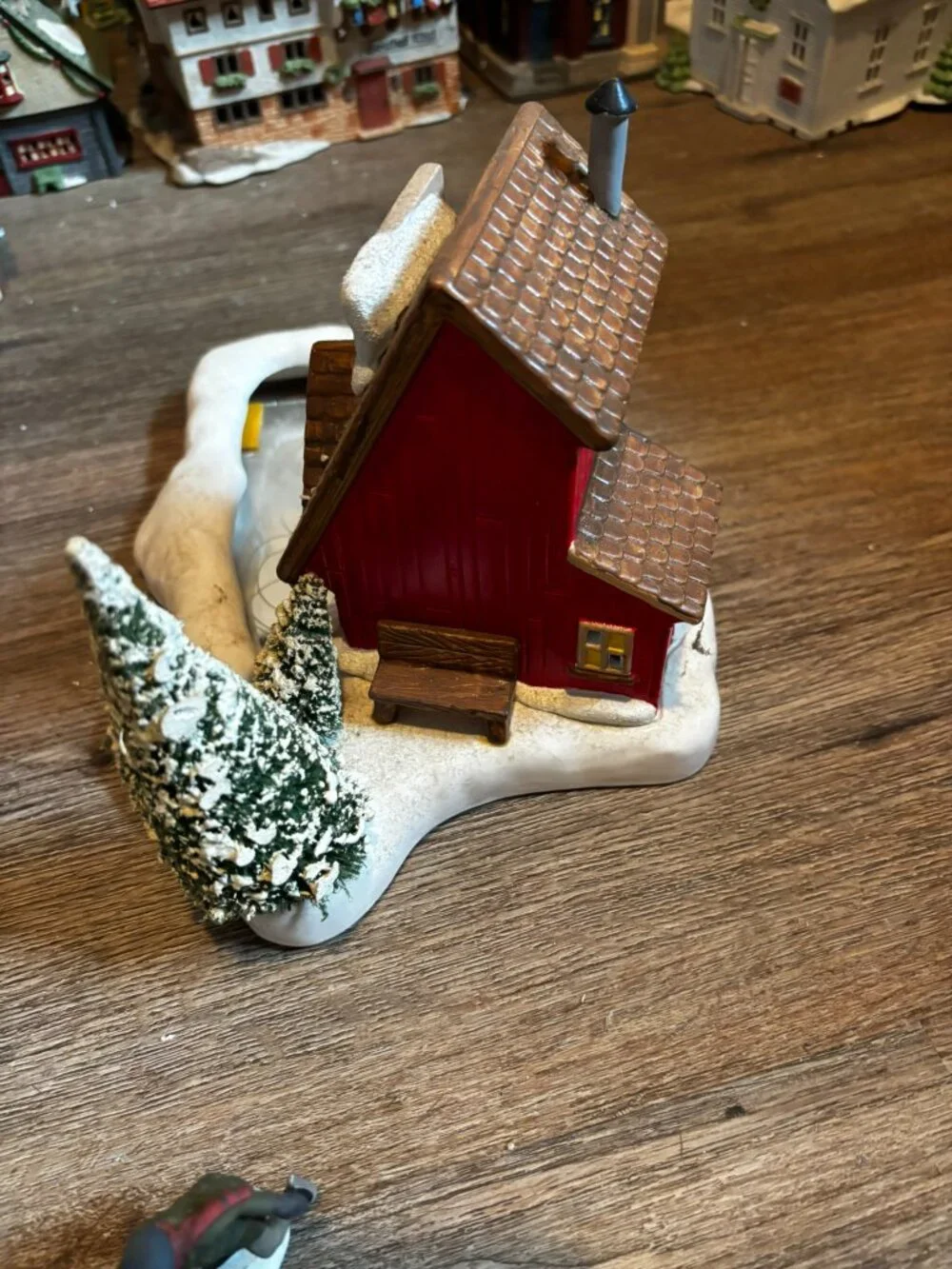 Department 56 Christmas village light up building Warming House w/skaters